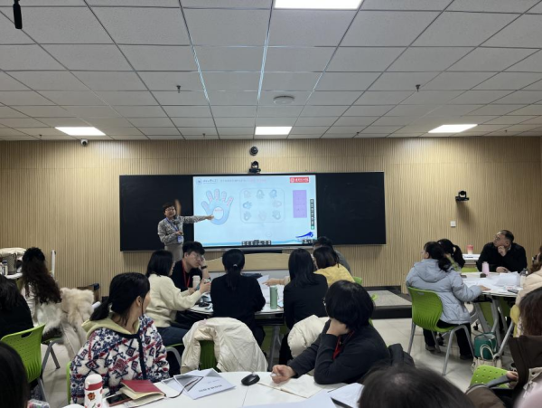 我校舉辦骨干教師“教學(xué)進(jìn)階工作坊” 助力課堂提質(zhì)
