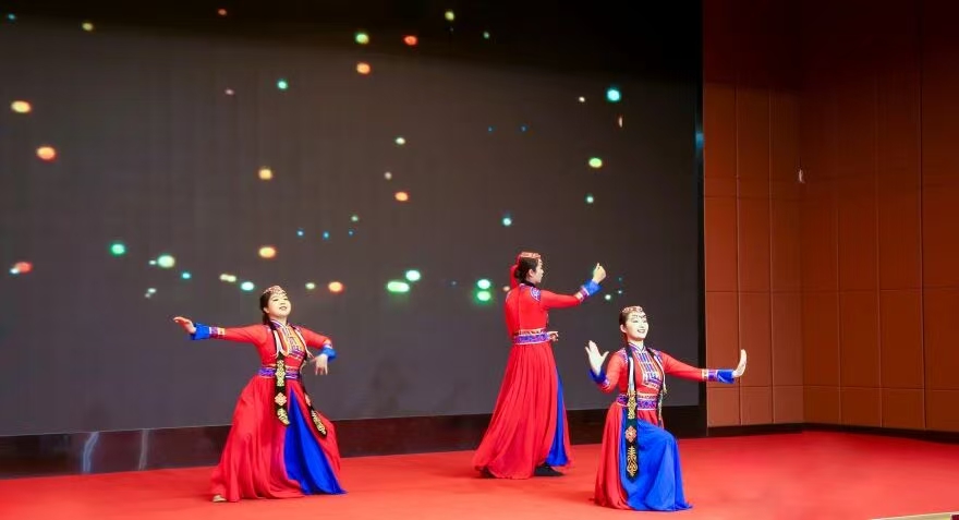 凝心聚力 篤行向新｜保定理工學院2025年度工作總結表彰大會暨新年團拜會圓滿舉行