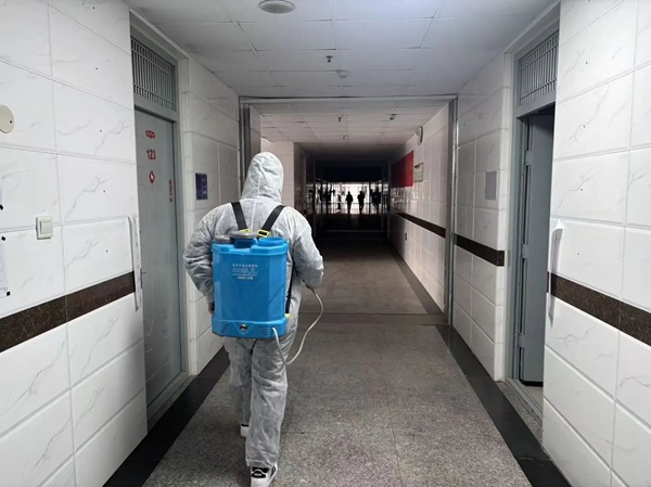 暖心服務|保定理工學院管理學院：筑牢健康防線，護航學子歸來