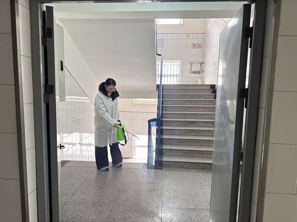 暖心服務|保定理工學院管理學院：筑牢健康防線，護航學子歸來