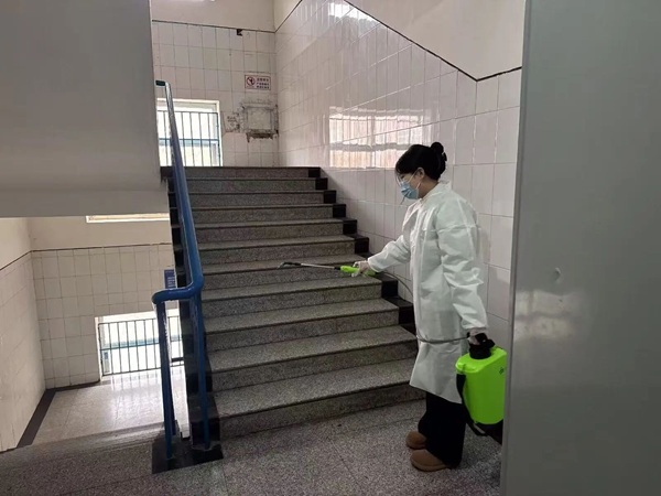 暖心服務|保定理工學院管理學院：筑牢健康防線，護航學子歸來