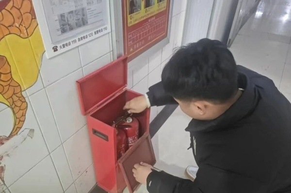 暖心服務|保定理工學院管理學院：輔導員開展宿舍通風及安全排查工作