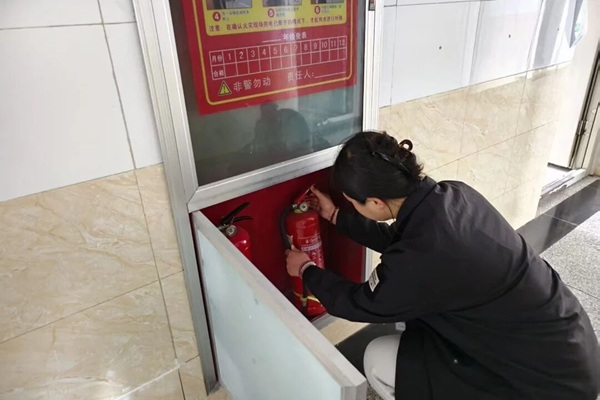 暖心服務|保定理工學院管理學院：輔導員開展宿舍通風及安全排查工作