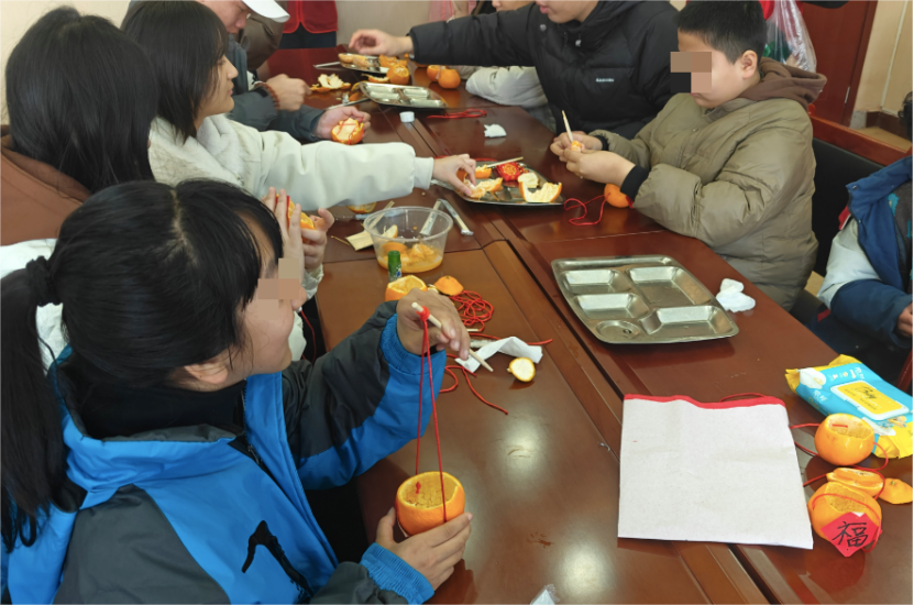 青工學院與安國團市委攜手共春志愿——保定理辦“點亮一盞小橘燈，助殘接力暖童心”關愛特殊兒童公益活動