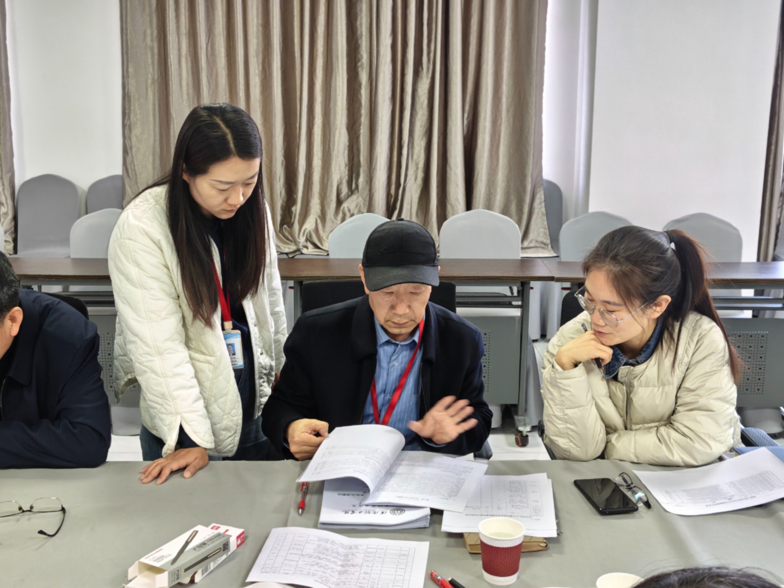 抓實中期檢查，筑牢論文根基——經濟學院順利召開2026屆畢業論文中期評審會