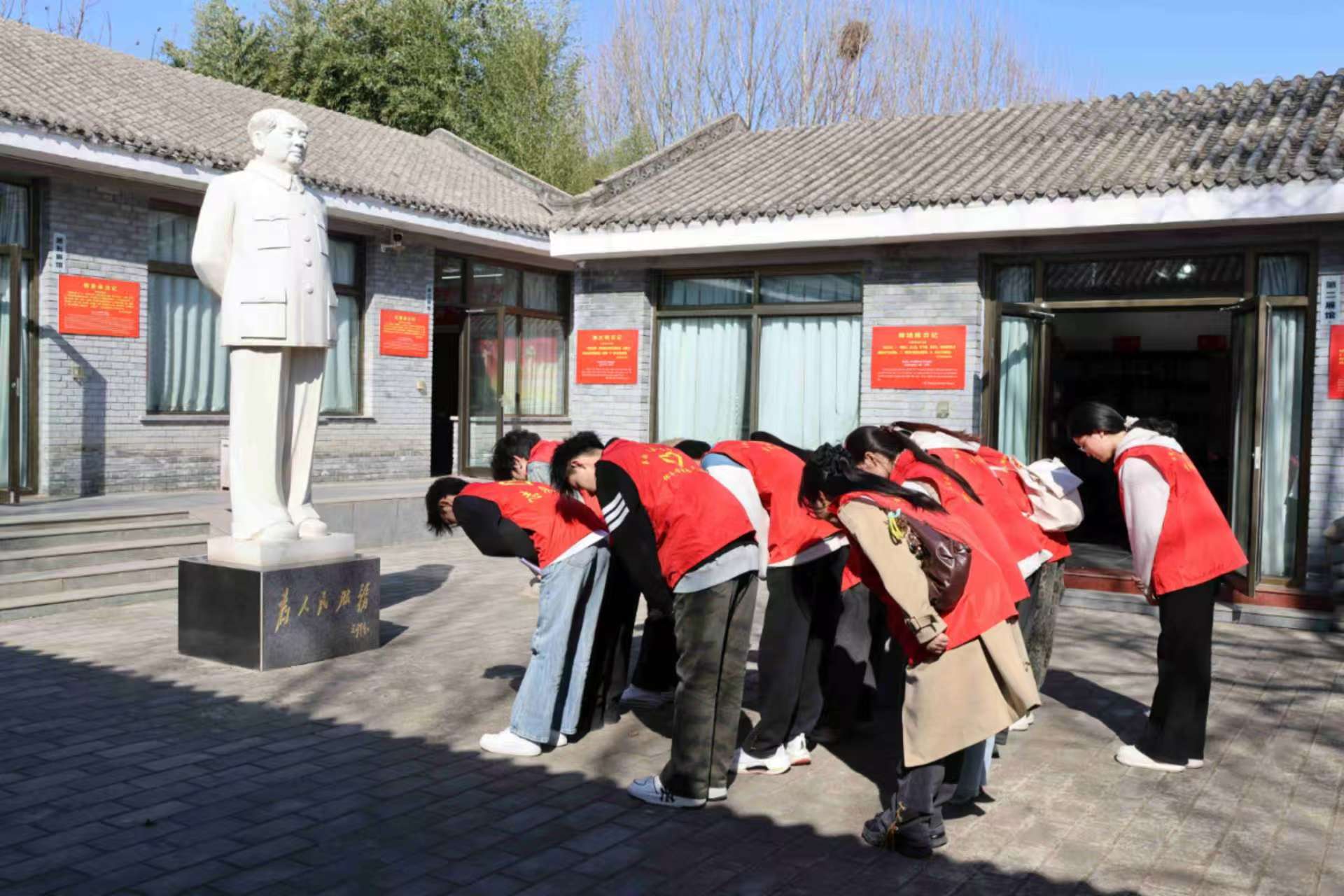 追尋紅色日記印記，汲取奮進青春力量——經濟學院開展“日記里的奮斗史，十五五的新征程”主題教育活動