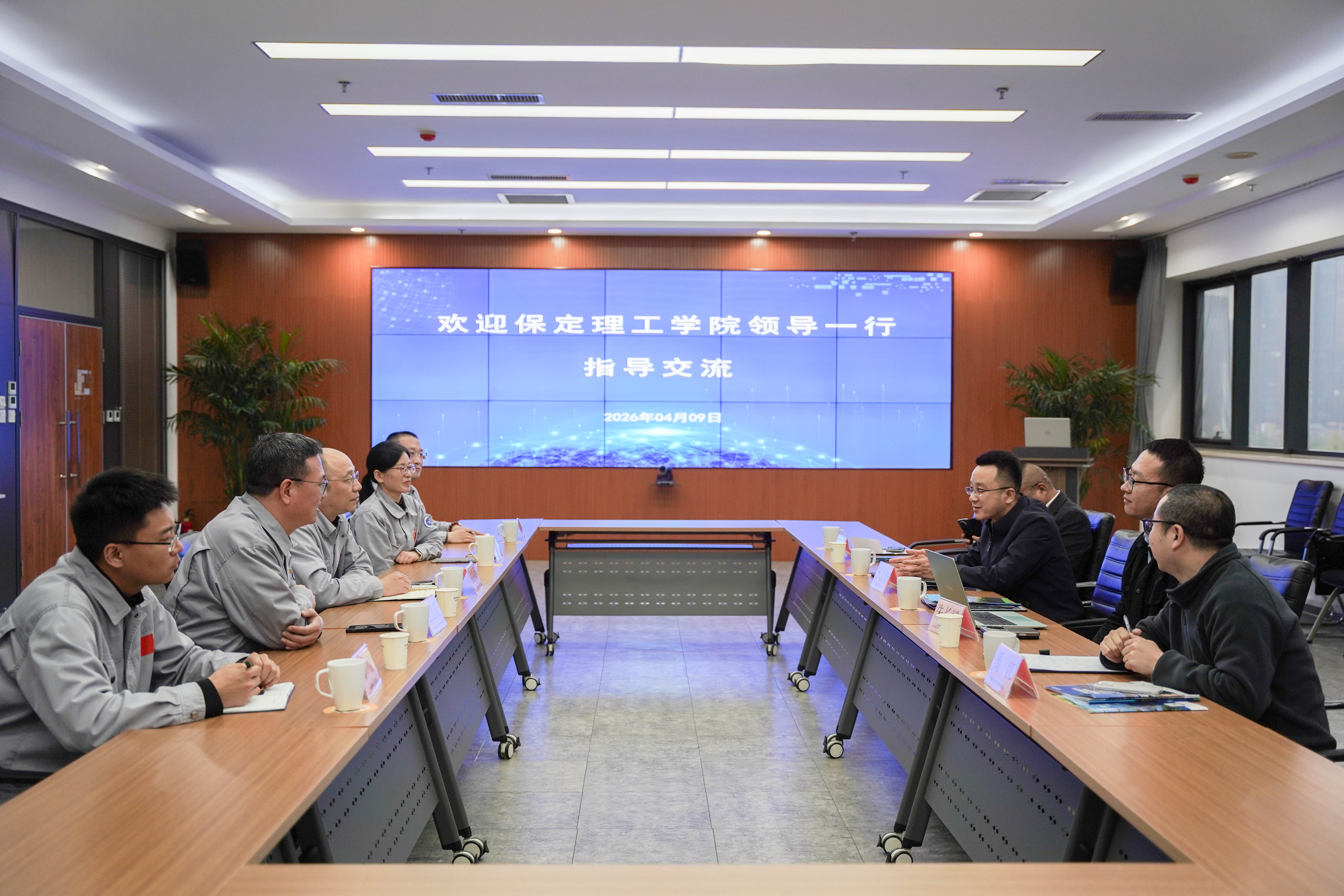 產(chǎn)教融合促發(fā)展 校企共建謀新篇——保定理工學(xué)院校領(lǐng)導(dǎo)帶隊(duì)赴英辰新能源科技有限公司開展專項(xiàng)訪問交流