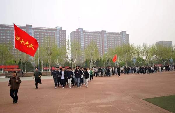 四月燃動(dòng)青春 晨跑涵養(yǎng)學(xué)風(fēng)|保定理工學(xué)院管理學(xué)院陽光體育活動(dòng)啟幕