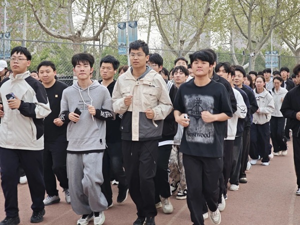 四月燃動(dòng)青春 晨跑涵養(yǎng)學(xué)風(fēng)|保定理工學(xué)院管理學(xué)院陽光體育活動(dòng)啟幕