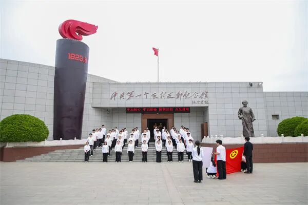 賡續薪火淬初心·篤行奮進向未來——保定理工學院第三十九期新團員入團儀式隆重舉行