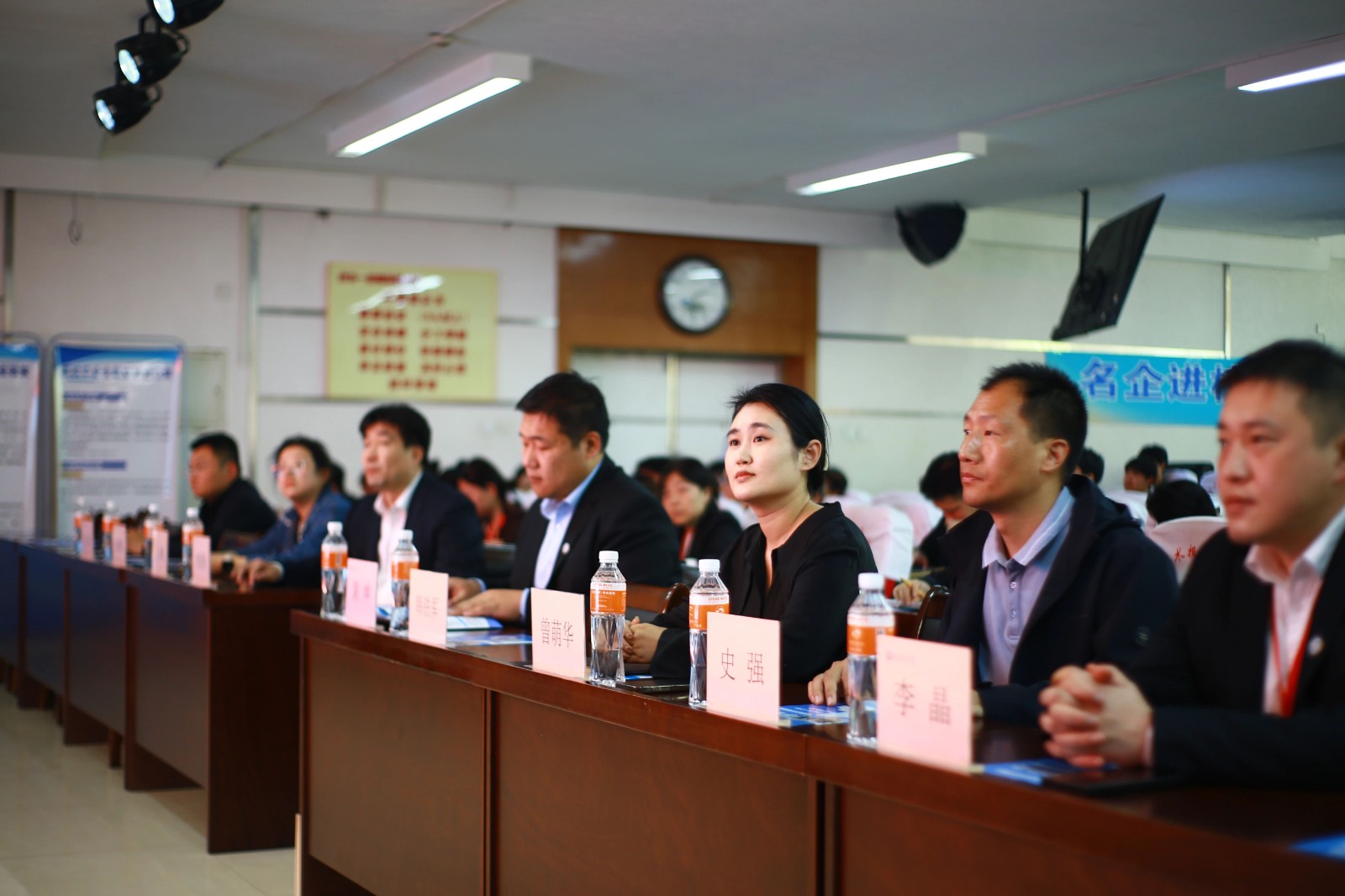 大咖進校園 職場開講啦｜保定人社就業宣講走進保定理工學院