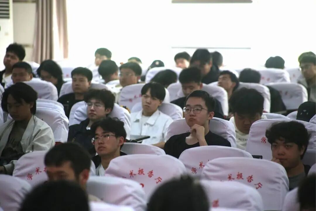 大咖進校園 職場開講啦｜保定人社局專場宣講助力保理學子高質量就業