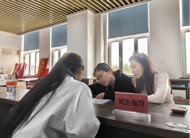 “就”在周三——2026屆畢業(yè)生學(xué)院專場(chǎng)招聘會(huì)順利舉辦