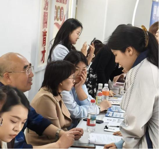 “就”在周三——2026屆畢業(yè)生學(xué)院專場(chǎng)招聘會(huì)順利舉辦
