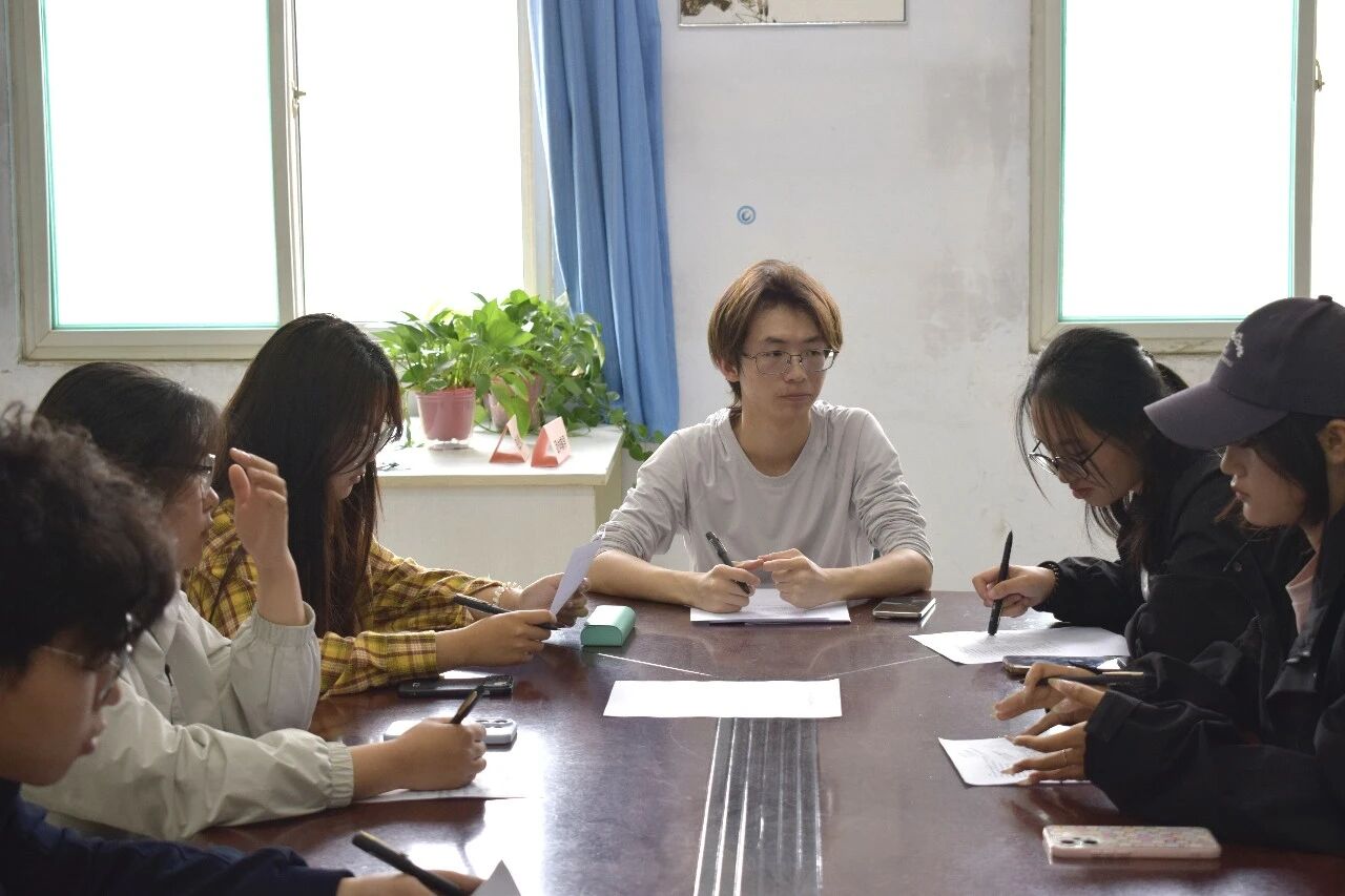 就”在周三——解鎖多元能力，保定理工學院無領導小組面試實戰圓滿落幕