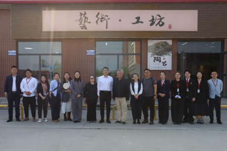 交流互鑒促發(fā)展 攜手同行譜新篇 ——張家口學(xué)院美術(shù)學(xué)院領(lǐng)導(dǎo)蒞臨保定理工學(xué)院藝術(shù)學(xué)院參觀交流