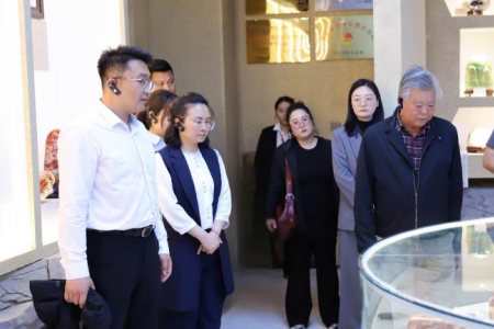 交流互鑒促發(fā)展 攜手同行譜新篇 ——張家口學(xué)院美術(shù)學(xué)院領(lǐng)導(dǎo)蒞臨保定理工學(xué)院藝術(shù)學(xué)院參觀交流