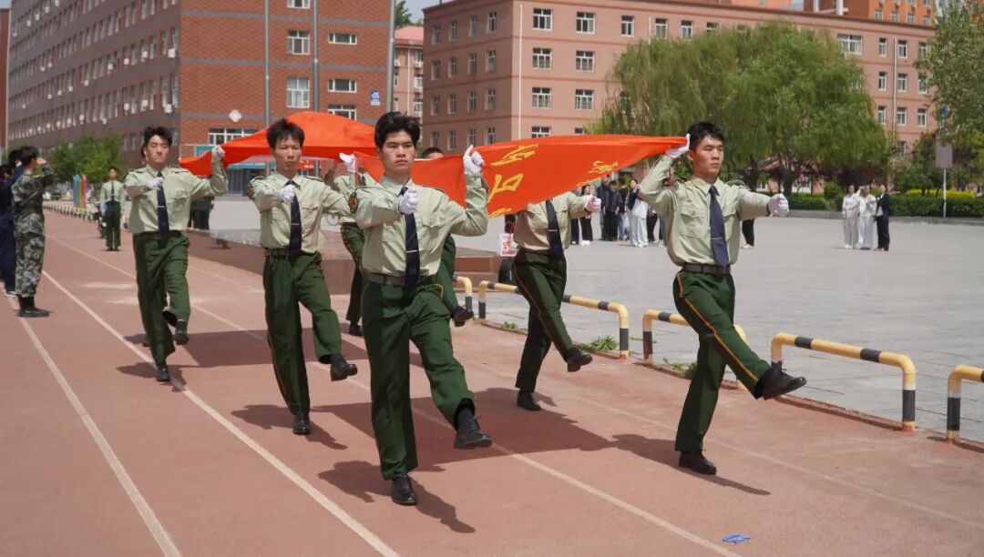 【國旗護衛隊】保定理工學院國旗護衛隊舉行第二十一屆接旗暨授臂章儀式
