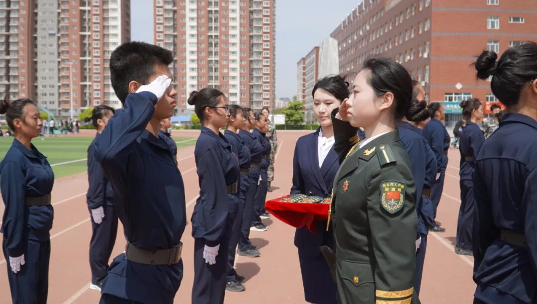 【國旗護衛隊】保定理工學院國旗護衛隊舉行第二十一屆接旗暨授臂章儀式