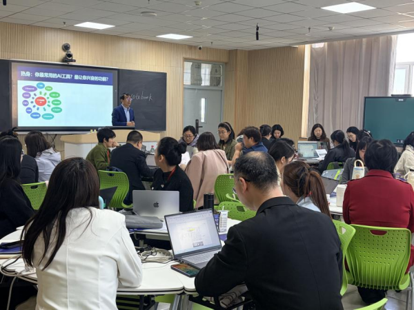 我校選派9名教師參加AI教學專題培訓并同步舉辦骨干教師教科研能力提升工作坊