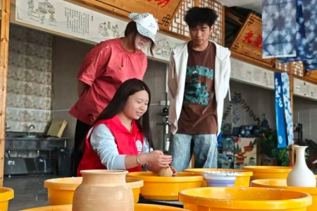 受助懷初心 回饋赴新程 | 保定理工學院藝術學院助學金獲得者以藝踐行感恩