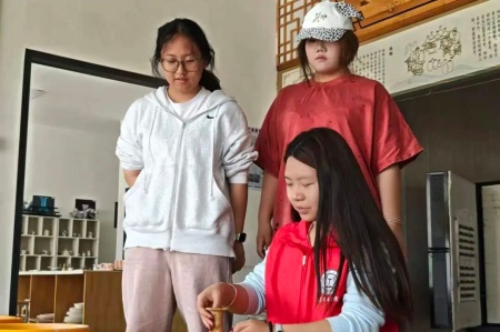 受助懷初心 回饋赴新程 | 保定理工學院藝術學院助學金獲得者以藝踐行感恩