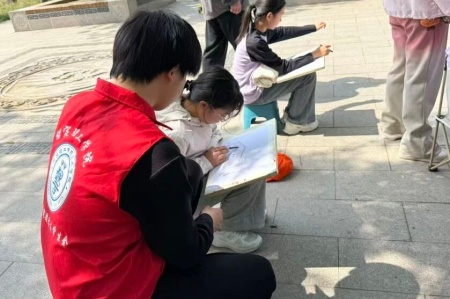 受助懷初心 回饋赴新程 | 保定理工學院藝術學院助學金獲得者以藝踐行感恩