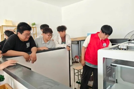 受助懷初心 回饋赴新程 | 保定理工學(xué)院藝術(shù)學(xué)院助學(xué)金獲得者以藝踐行感恩