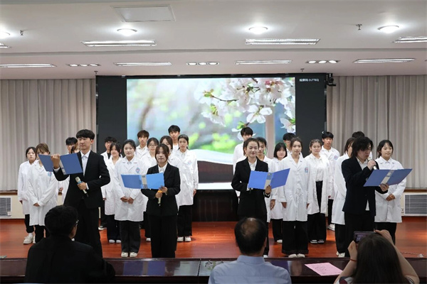 康復醫學院受邀參加保定市疾病控制預防中心全民閱讀周主題活動