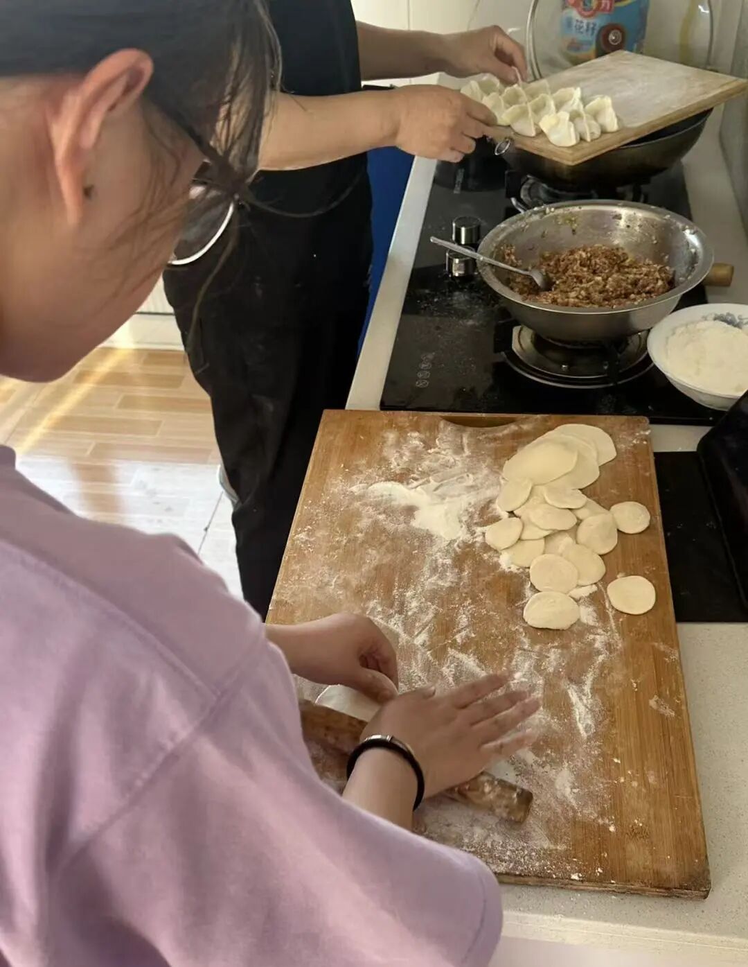以勞踐恩 以行育人——保定理工學院管理學院開展“勞動感恩?家庭踐行”體驗式勞動教育