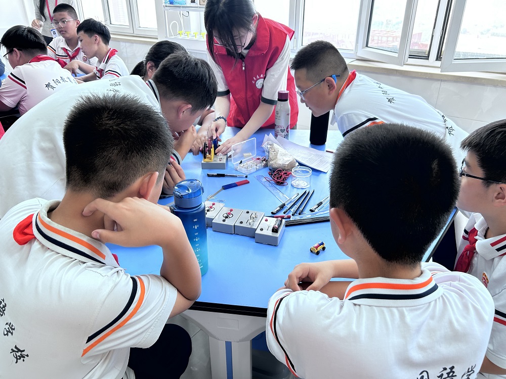 童心探校園，研學筑夢想——賀陽外國語中學蒞臨保定理工學院開展研學實踐活動