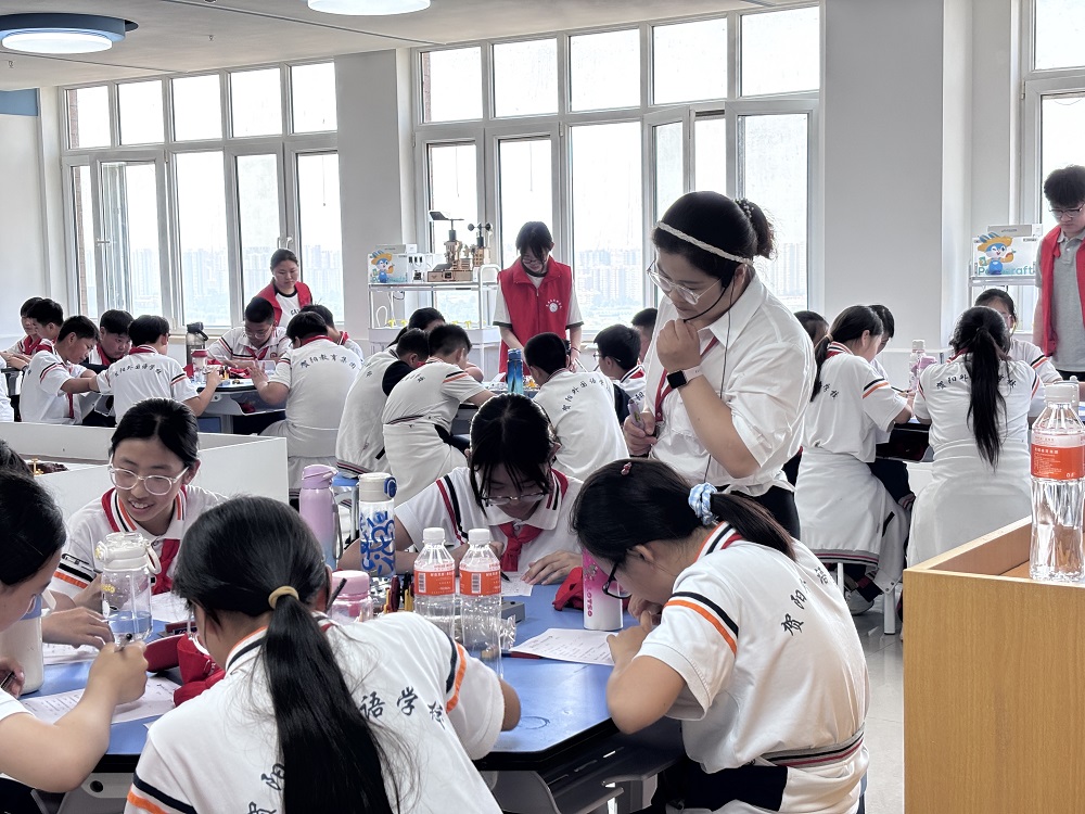 童心探校園，研學筑夢想——賀陽外國語中學蒞臨保定理工學院開展研學實踐活動