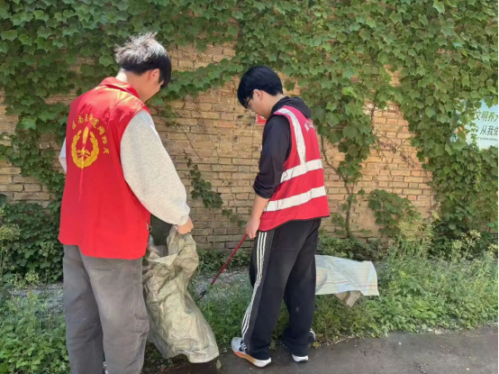 踐行勞動精神，奉獻青春力量——會計學院開展社區勞動志愿服務活動