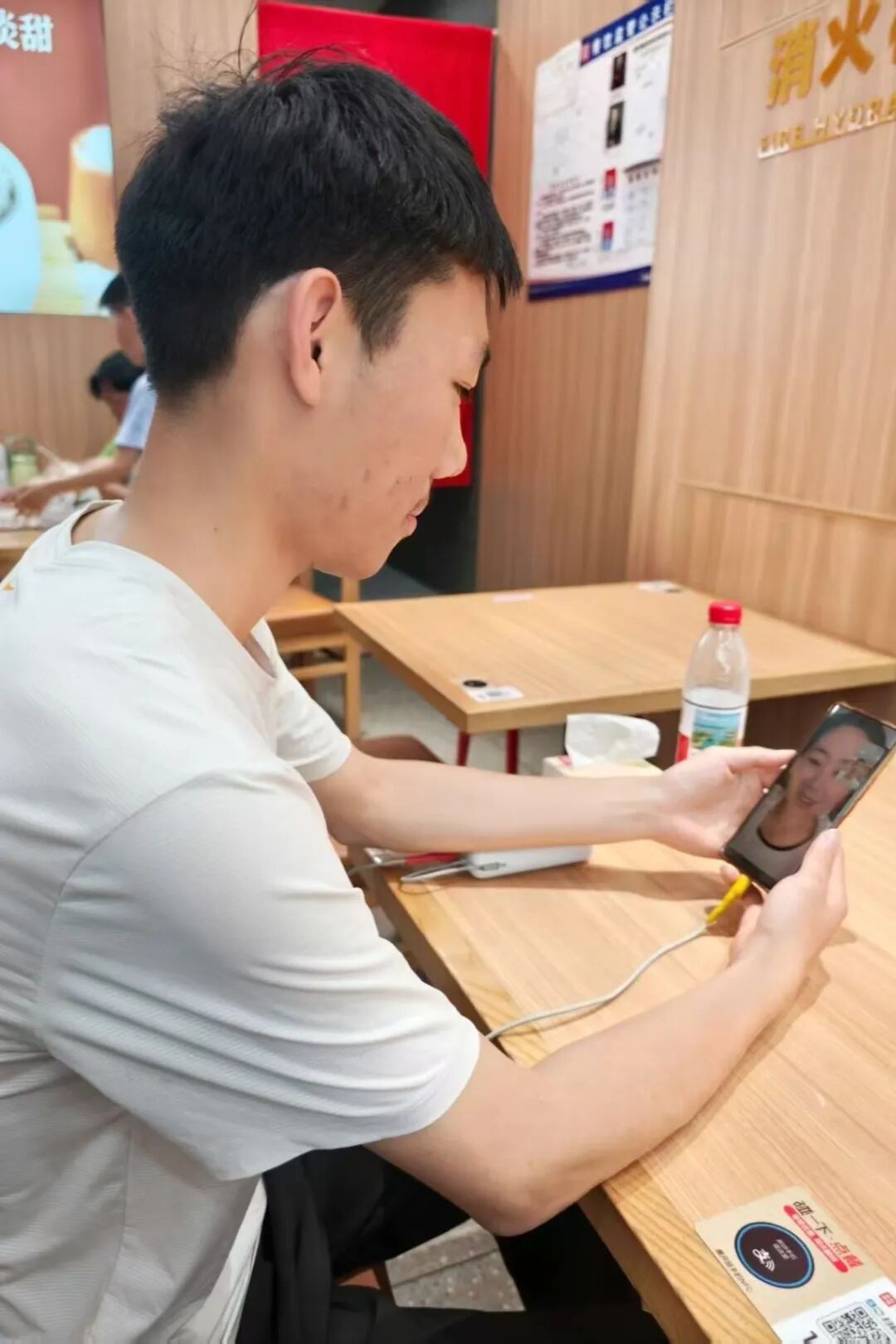 以愛(ài)之名 致敬母親——保定理工學(xué)院學(xué)子溫情告白