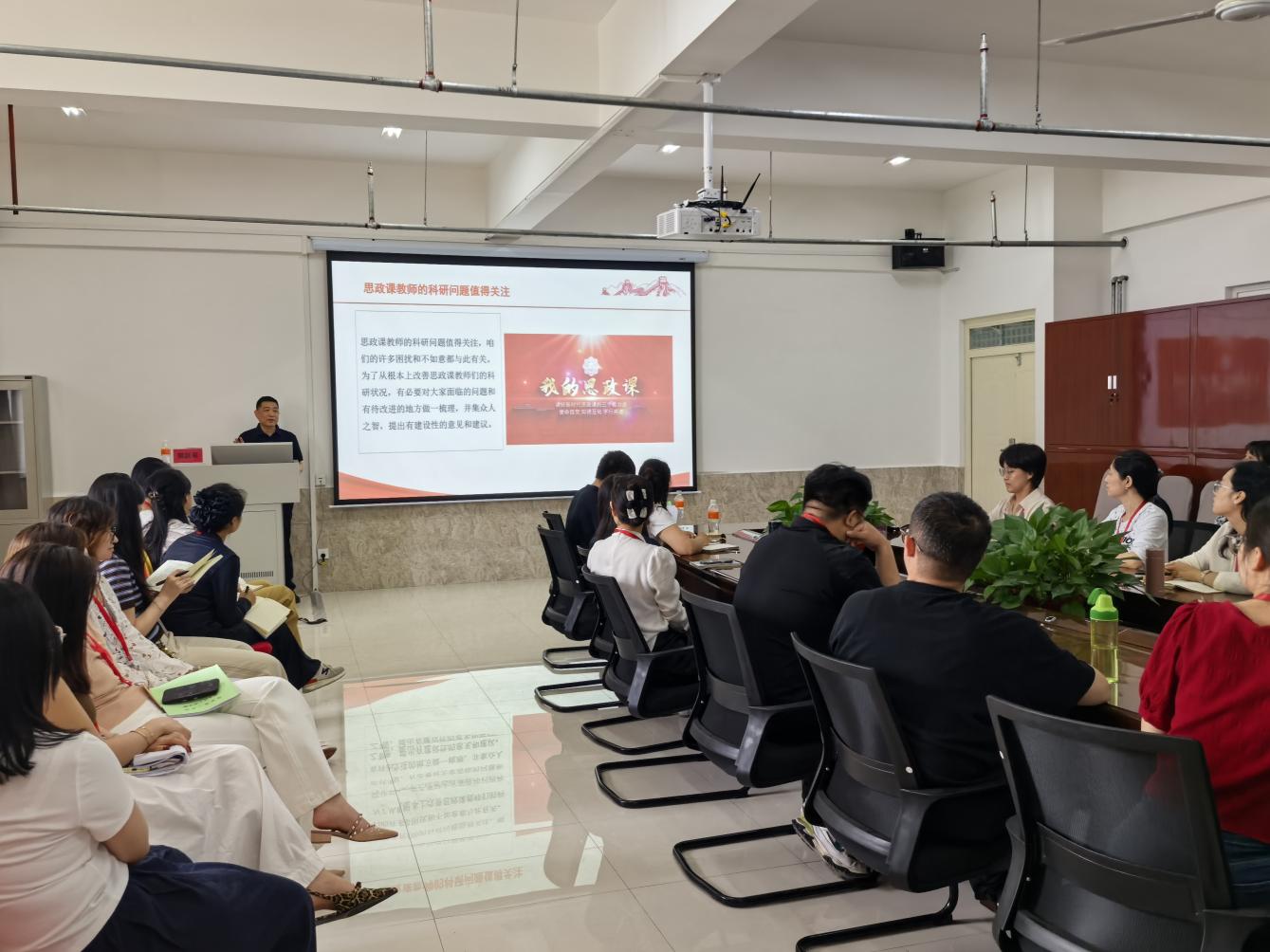 聚焦科研能力提升 賦能課題申報攻堅——馬克思主義學院開展思政教師科研能力培育與提升專題講座