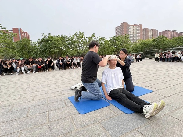 學以致用，“救”在身邊|保定理工學院管理學院舉行應急救護技能實操展示活動
