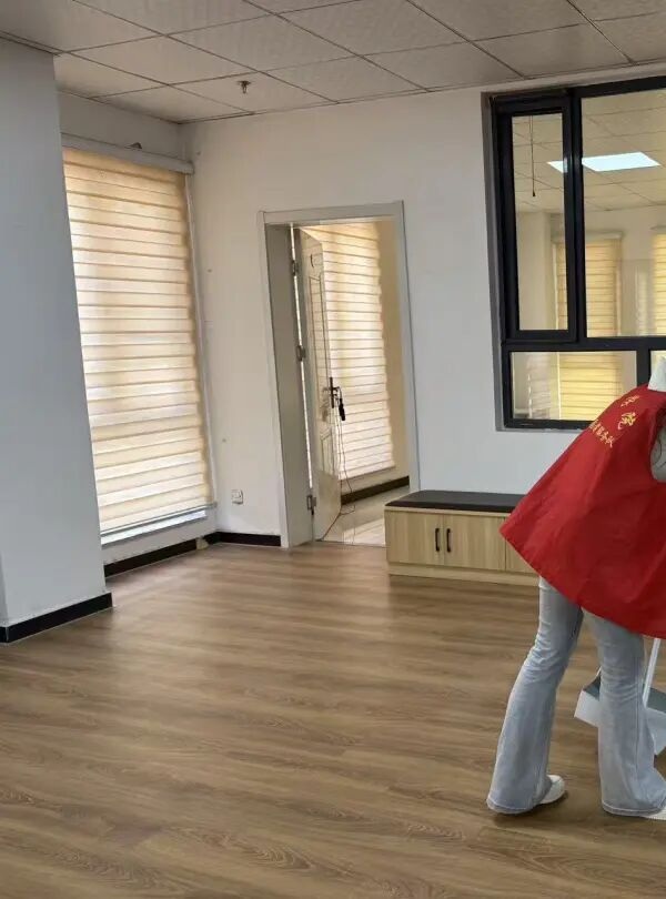 黨員亮身份 服務暖人心|保定理工學院管理學院開展社區(qū)公益志愿服務活動