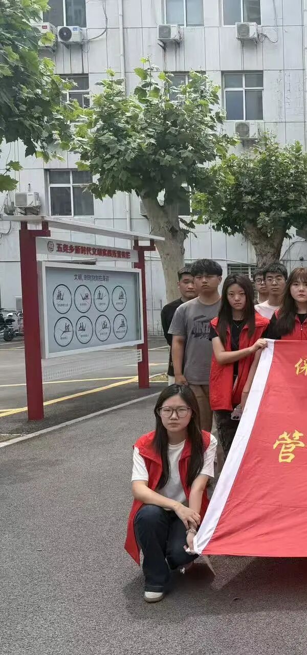 黨員亮身份 服務暖人心|保定理工學院管理學院開展社區(qū)公益志愿服務活動