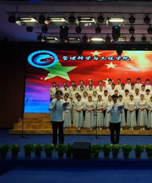 五四薪火傳 青春赴新程|保定理工學院管理學院學子在紀念五四運動107周年表彰暨朗誦大會中展現(xiàn)青春擔當