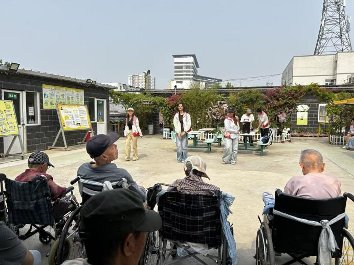 情暖夕陽潤初心 青春志愿伴我行——教育學院學子赴春輝養老院開展志愿服務活動