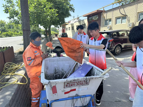 勞動賦能暖民心，青春志愿進社區