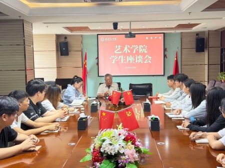 面對面交流談心，實打?qū)嵔ㄑ垣I(xiàn)策，師生齊聚暢談日常學(xué)習(xí)教學(xué)，凝聚奮進(jìn)力量，共繪校園高質(zhì)量發(fā)展嶄新藍(lán)圖