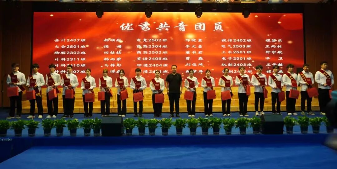 “五四薪火傳 青春赴新程”——保定理工學院紀念五四運動107周年表彰暨朗誦大會圓滿落幕