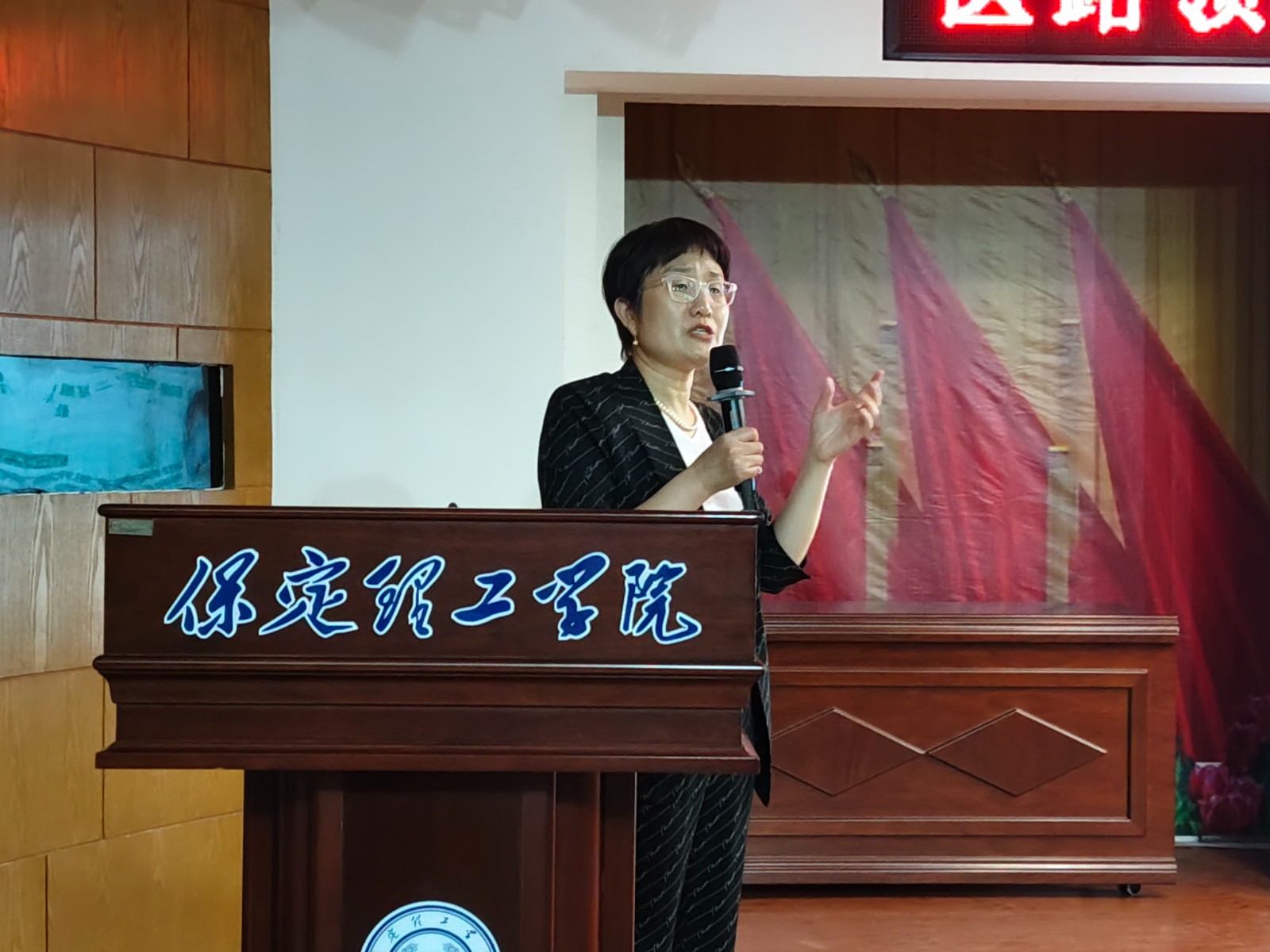 領航學醫之路,厚植人文情懷——我院成功舉辦職業認知與人文素養專題講座
