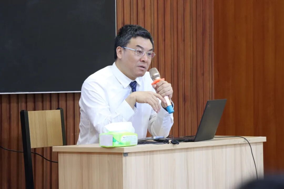 保定理工學院特邀周屈蘭教授開展課程思政教學設計及競賽能力提升專題培訓