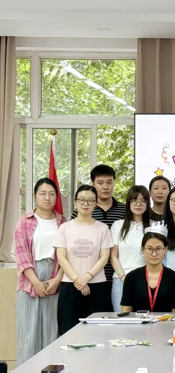生辰禮贊暖人心 凝心聚力啟新程——管理科學與工程學院開展第三期教職工集體生日會